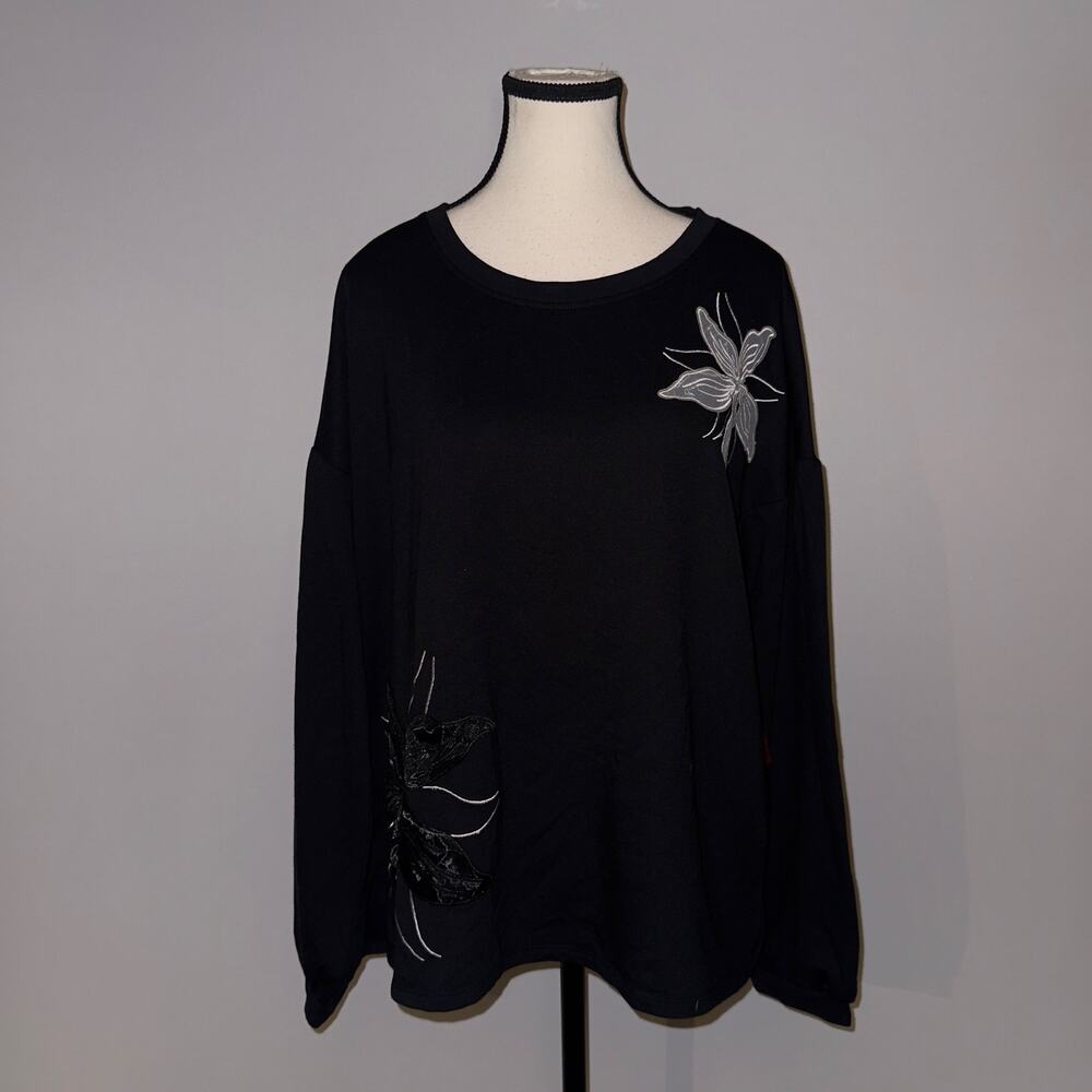 Love Scarlett Black Floral Embroidered Sweatshirt women’s Size XL